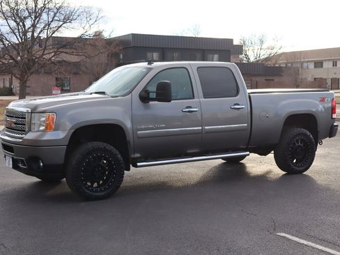 Used 2014 GMC Sierra 2500 Denali w/ Suspension Package, Off-Road image 10