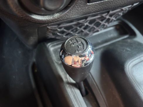 Used 2018 Jeep Wrangler Unlimited Sport S AWD/4WD image 28