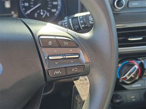 Used 2023 Hyundai Kona SE image 32