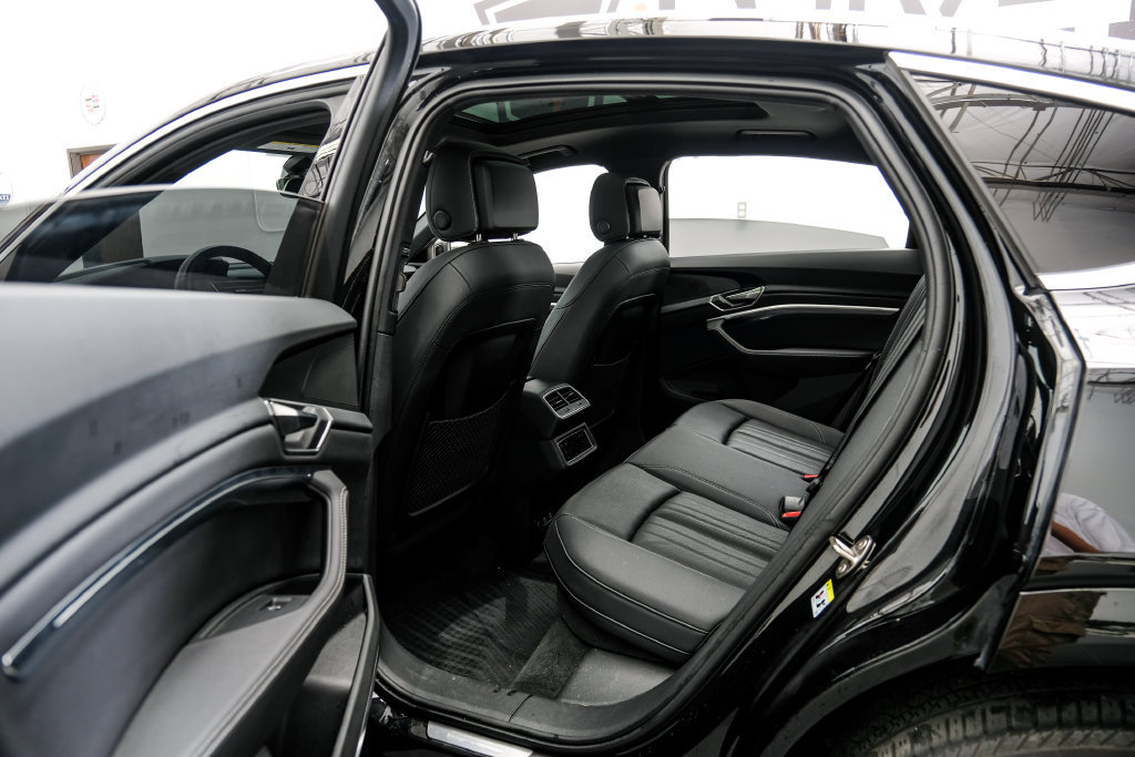 Used 2024 Audi Q8 e-tron Premium Plus w/ Premium Plus Package AWD/4WD image 52