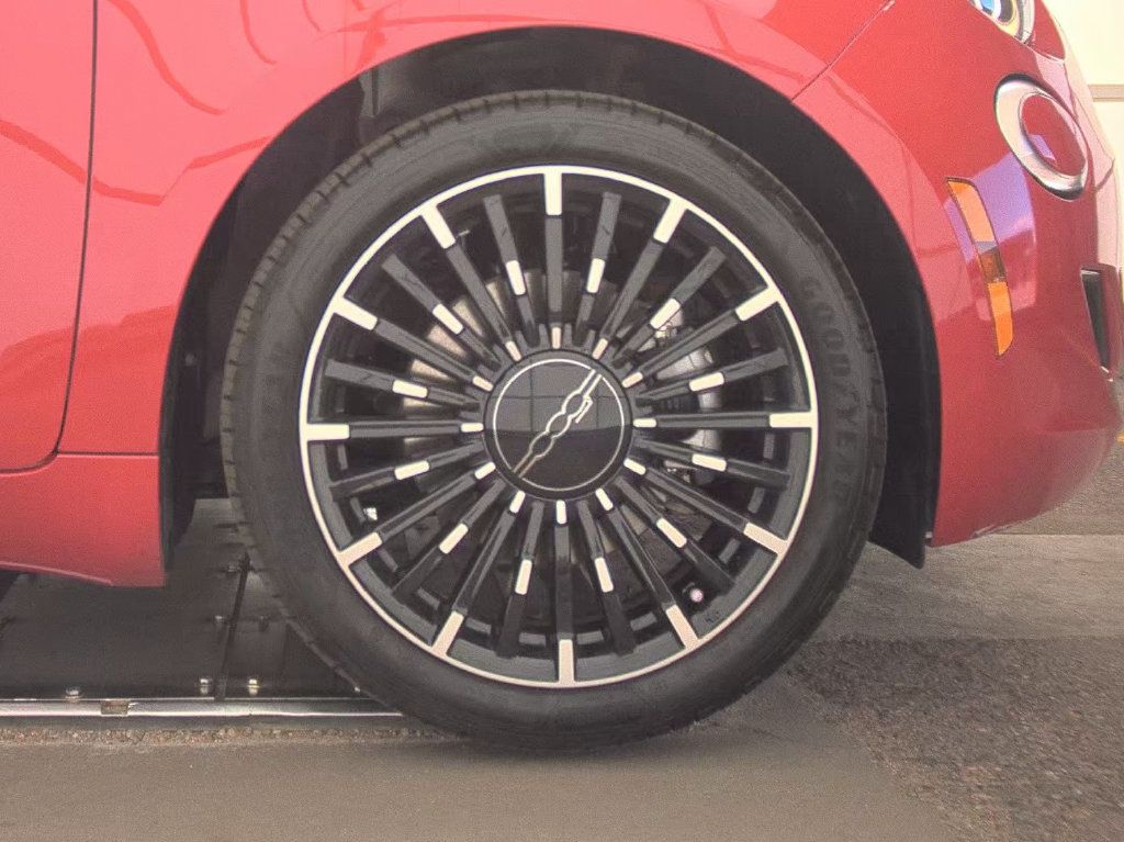 Used 2024 FIAT 500 e (RED) FWD image 4