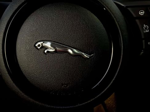 Used 2017 Jaguar F-TYPE Coupe image 38