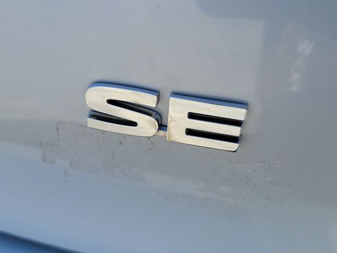 Used 2024 Mitsubishi Outlander SE Black Edition image 8