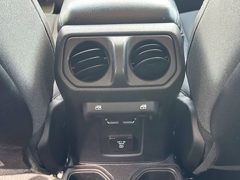 Used 2024 Jeep Wrangler Unlimited Rubicon image 24