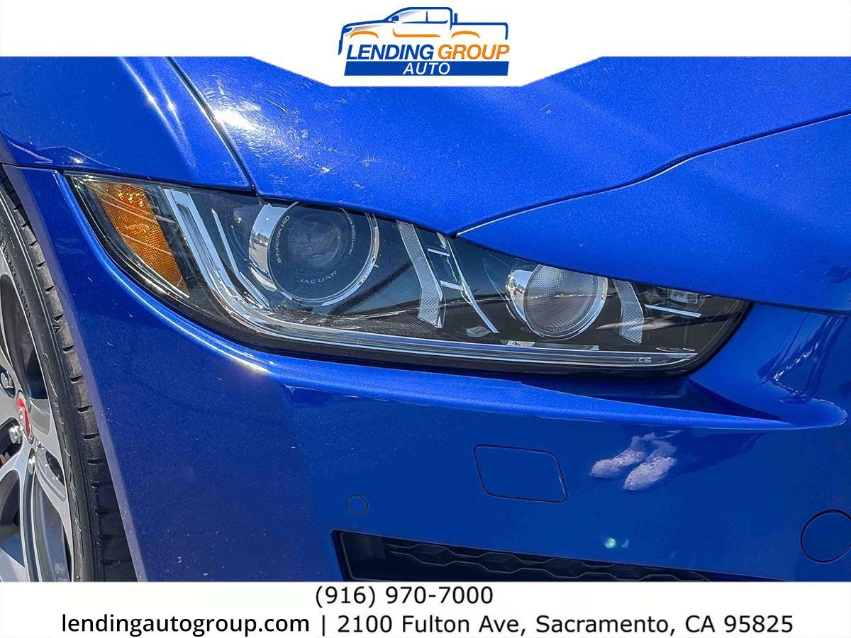 Used 2017 Jaguar XE Premium RWD image 7