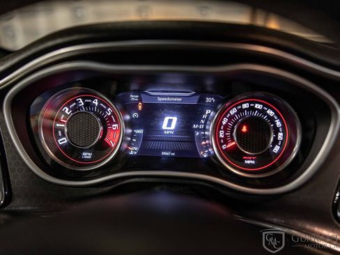 Used 2015 Dodge Challenger SRT image 22