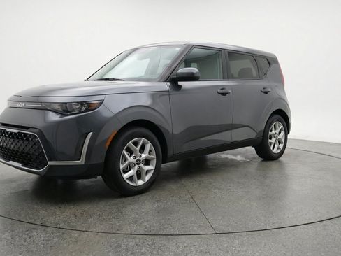 Used 2025 Kia Soul LX w/ LX Technology Package FWD image 3