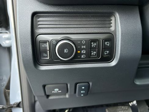 Certified 2025 Ford F350 Platinum image 30