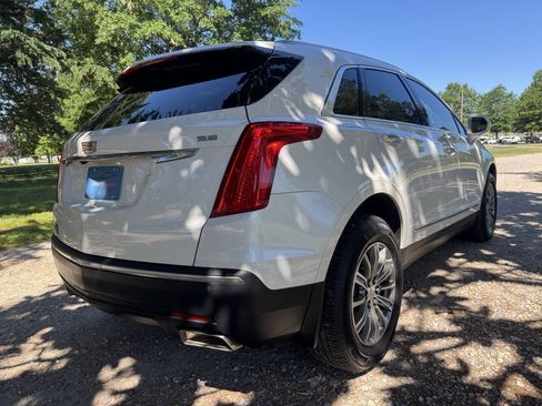 Used 2017 Cadillac XT5 Luxury w/ Driver Awareness Package FWD image 6