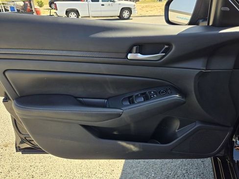 Used 2023 Nissan Altima 2.5 SV image 17