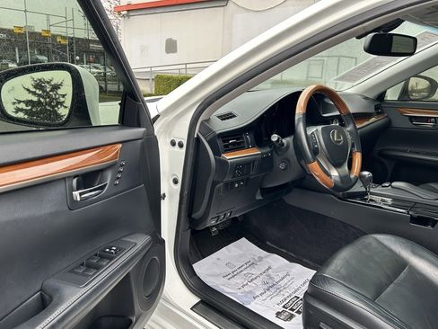 Used 2013 Lexus ES 300h w/ Luxury Pkg image 9