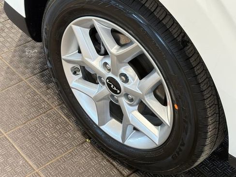 Used 2025 Kia Soul LX w/ LX Technology Package FWD image 5