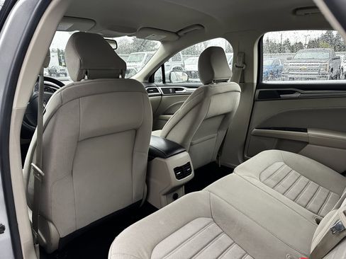 Used 2020 Ford Fusion SE image 17