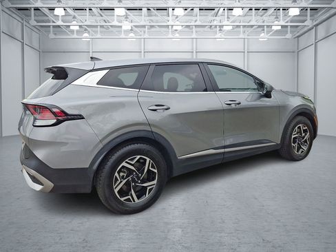 Used 2024 Kia Sportage LX FWD image 3