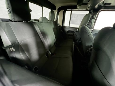 Used 2022 Jeep Gladiator Sport image 24