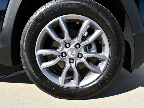 Used 2024 GMC Terrain SLT image 12