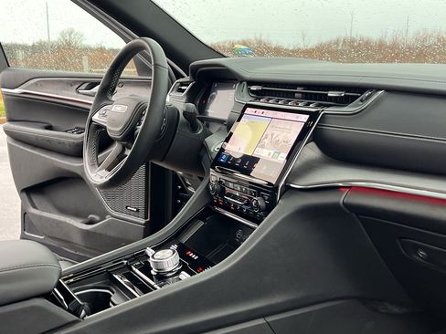 Used 2024 Jeep Grand Cherokee Overland w/ Adv Protech Group III image 31