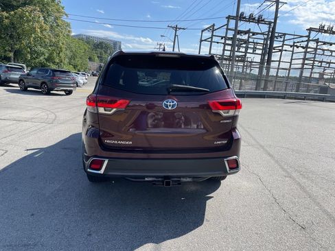 Used 2019 Toyota Highlander Limited AWD/4WD image 4