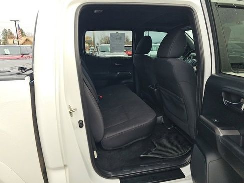 Used 2016 Toyota Tacoma TRD Sport image 15
