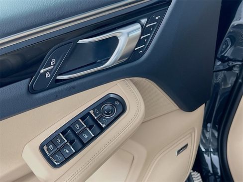 New 2026 Porsche Macan image 20