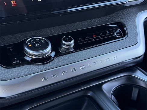 New 2025 Ford Expedition Tremor image 40