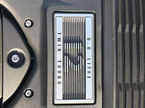Used 2017 Bentley Bentayga AWD/4WD image 22