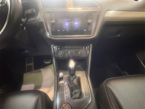 Used 2021 Volkswagen Tiguan SE R-Line image 11