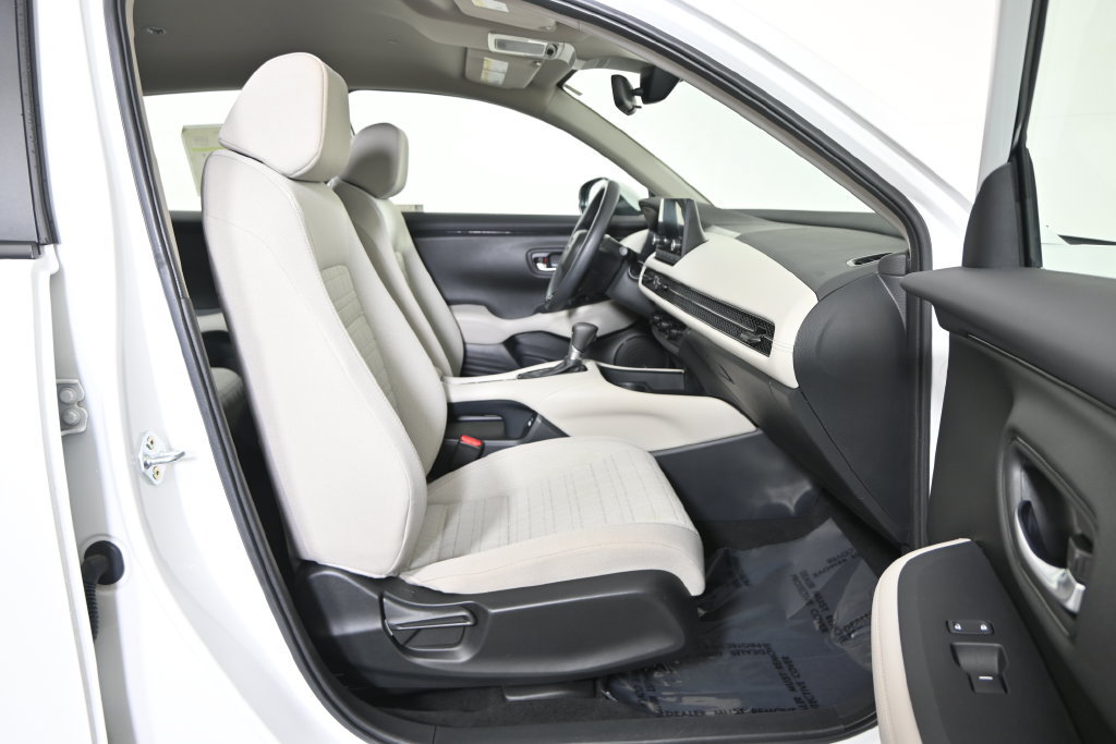 Used 2023 Honda HR-V LX image 13