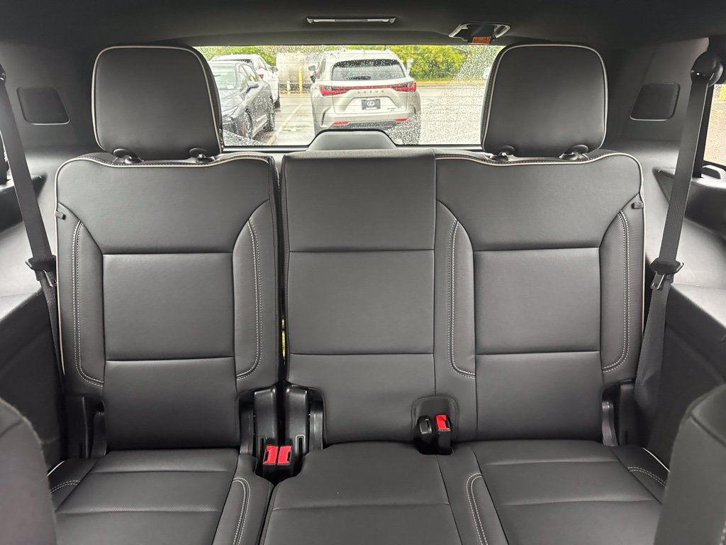 Used 2023 GMC Yukon SLT w/ SLT Luxury Package AWD/4WD image 27