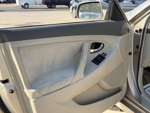 Used 2007 Toyota Camry XLE FWD image 10