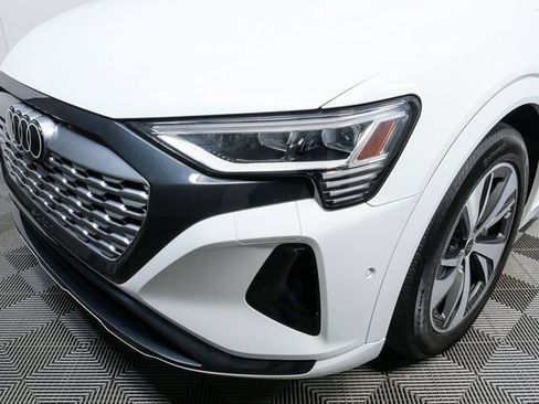 Used 2024 Audi Q8 e-tron Premium Plus image 36