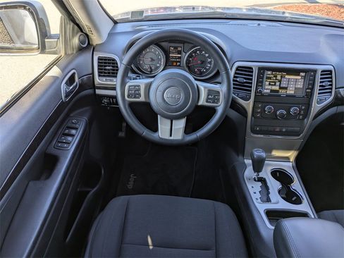 Used 2013 Jeep Grand Cherokee Laredo image 7