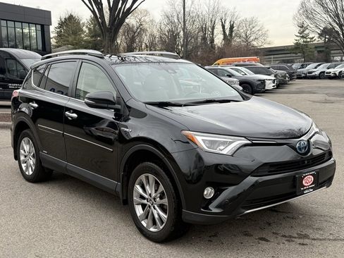 Used 2017 Toyota RAV4 Limited image 4