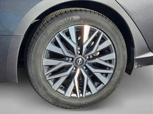 Used 2024 Nissan Altima 2.5 SV image 20