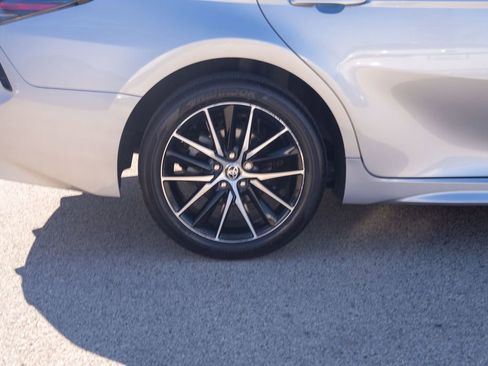 Used 2023 Toyota Camry SE image 9