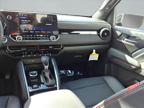 Used 2023 Chevrolet Colorado Z71 w/ Z71 Convenience Package 2 image 9