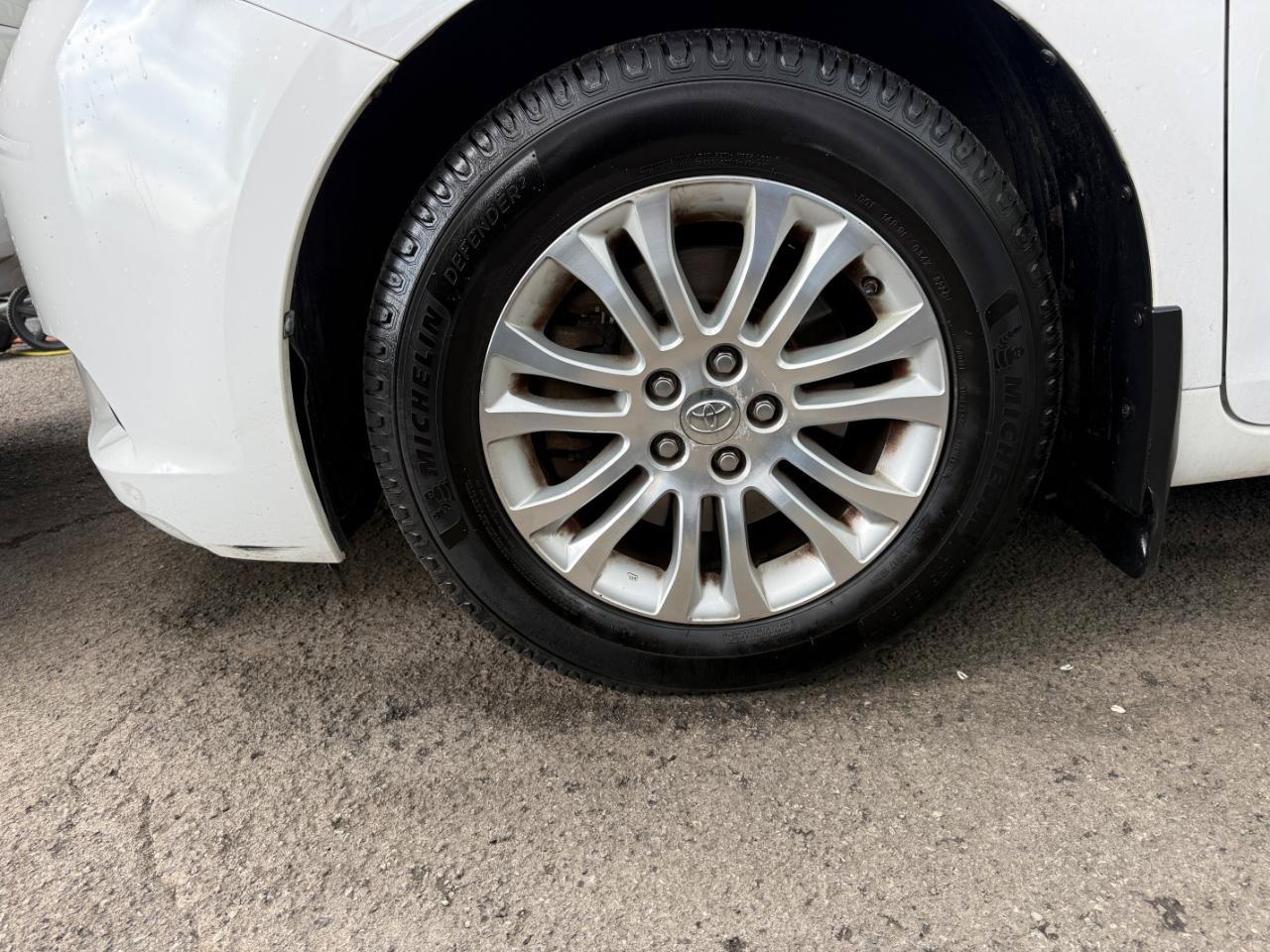 Used 2013 Toyota Sienna XLE w/ Entertainment Pkg FWD image 10