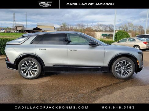 New 2024 Cadillac Lyriq Sport image 17