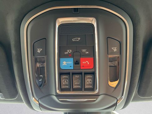 Used 2025 Jeep Grand Cherokee Summit image 11