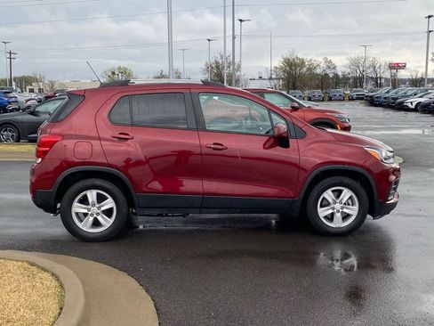 Used 2021 Chevrolet Trax LT w/ Driver Confidence Package image 8
