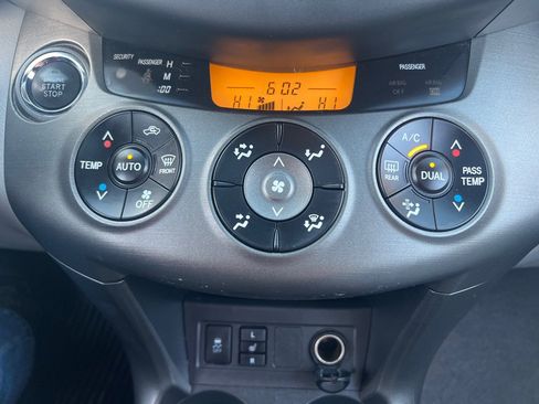 Used 2012 Toyota RAV4 Limited image 27