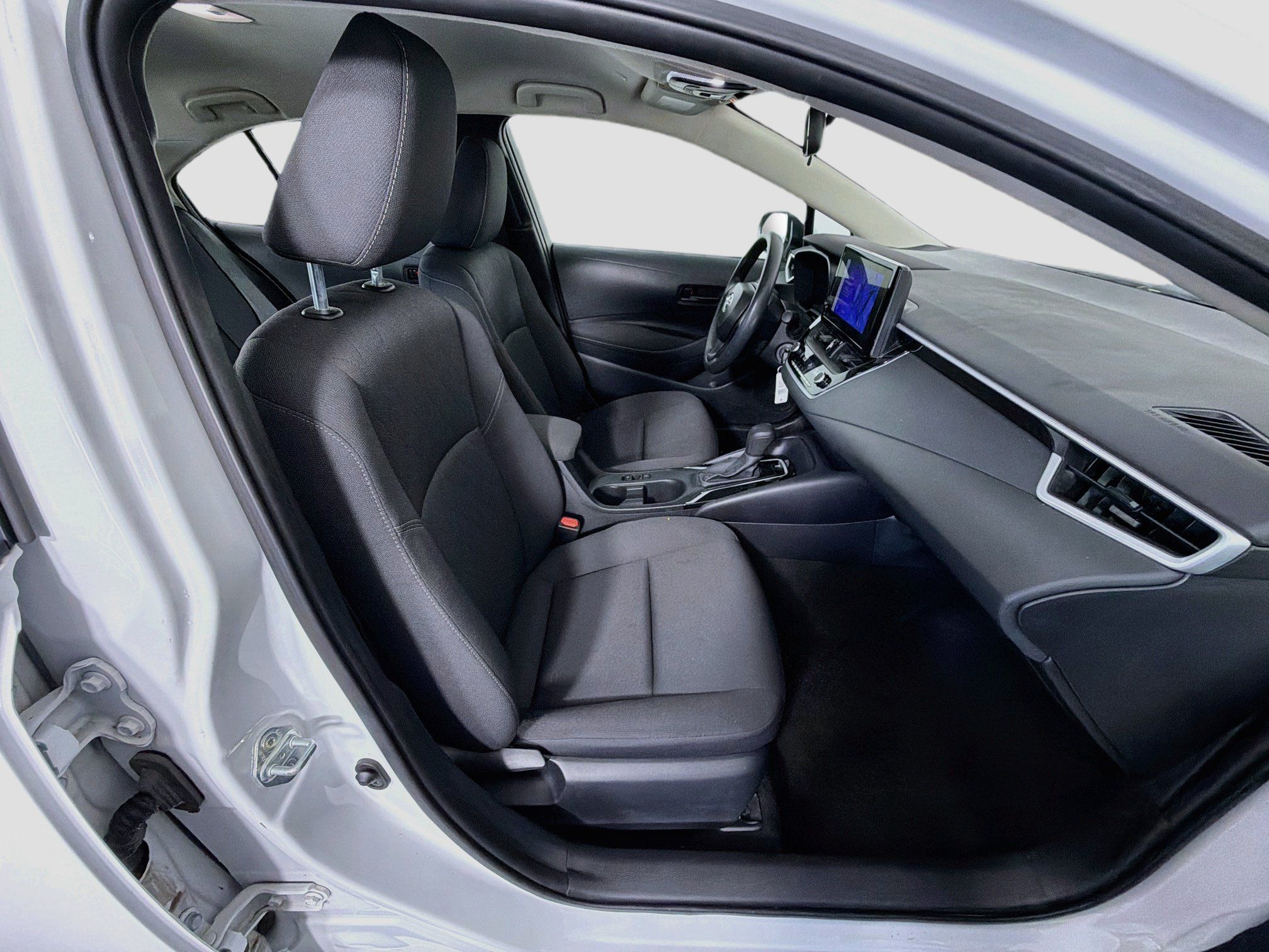Used 2025 Toyota Corolla LE FWD image 30
