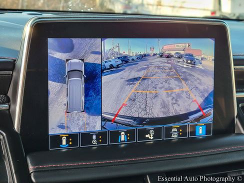 Used 2021 Chevrolet Suburban RST w/ Luxury Package image 22