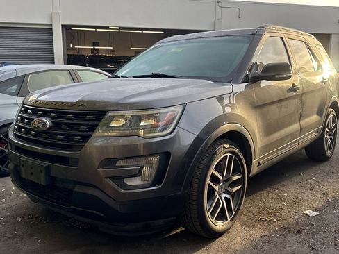 Used 2017 Ford Explorer Sport image 2