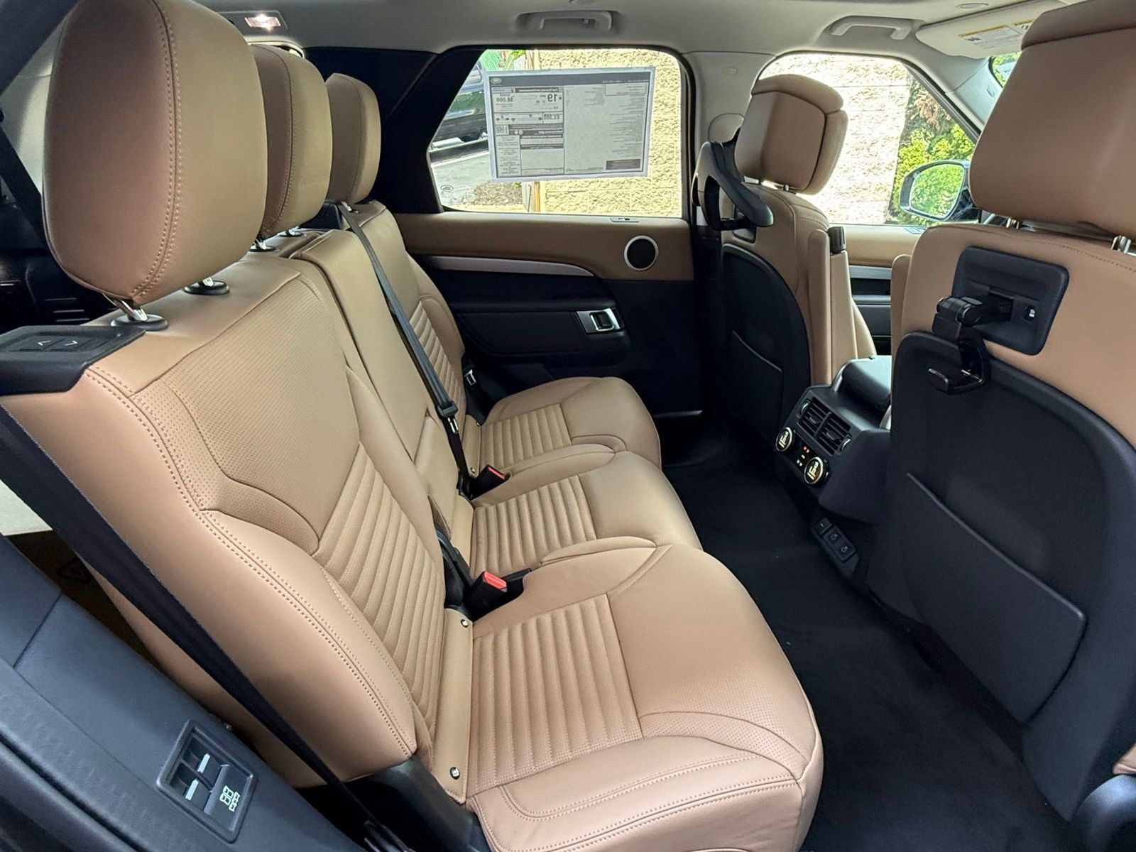 New 2026 Land Rover Discovery Limited Edition AWD/4WD image 16