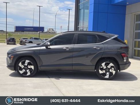 Used 2025 Hyundai Kona Limited FWD image 4
