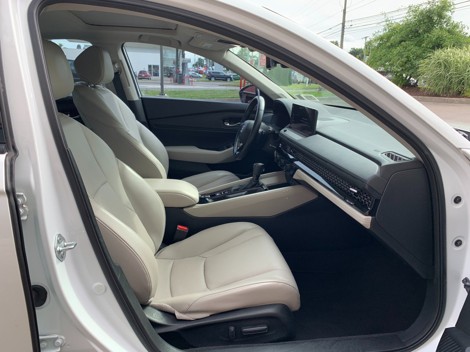 Used 2023 Honda Accord EX-L image 37