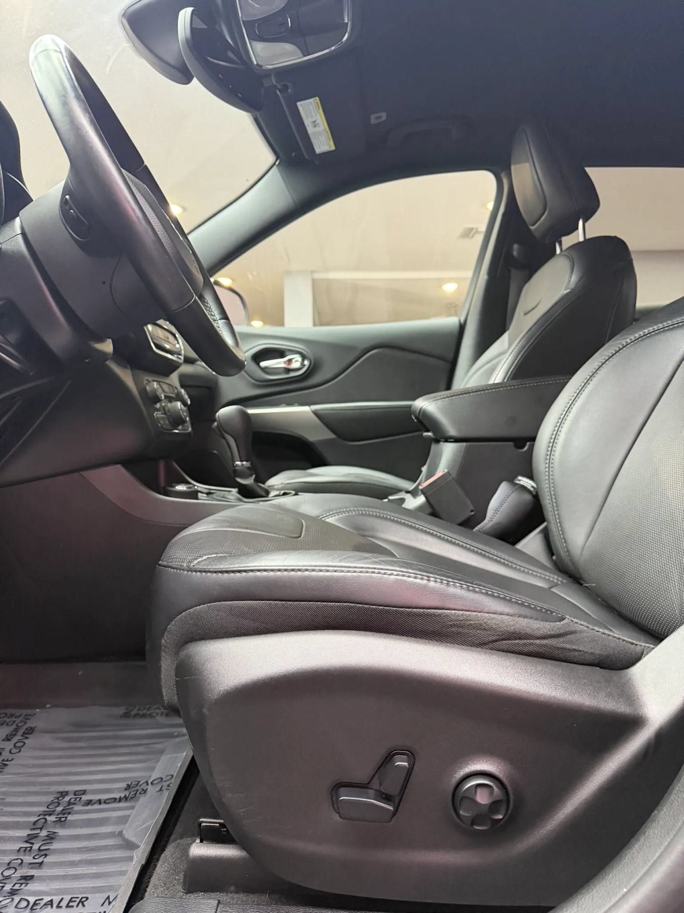 Used 2019 Jeep Cherokee High Altitude AWD/4WD image 11
