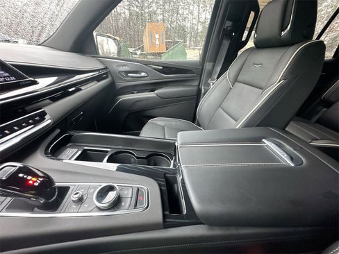 Used 2024 Cadillac Escalade Sport w/ LPO, ONYX Package image 24