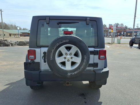 Used 2015 Jeep Wrangler Sport w/ Quick Order Package 23S AWD/4WD image 5